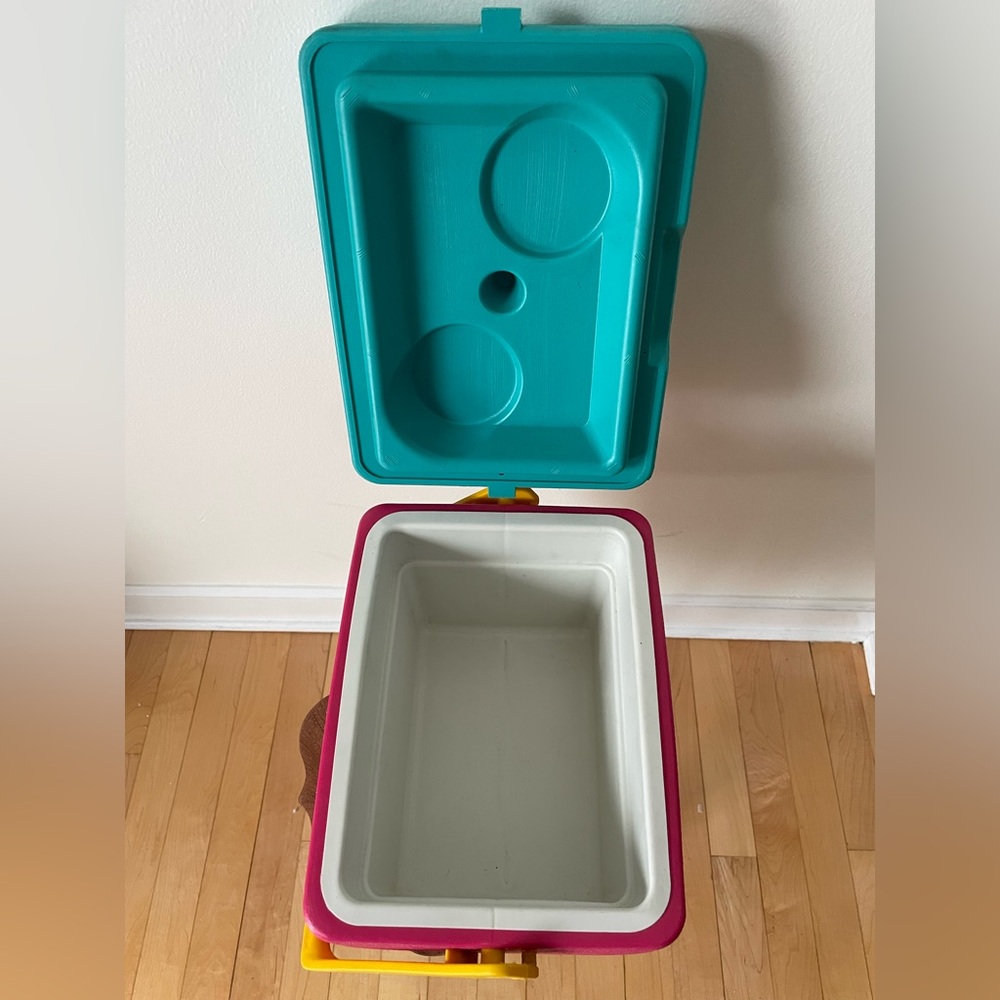 Igloo Teal and Pink Cooler with Yellow Handle - Picture 8 of 9
